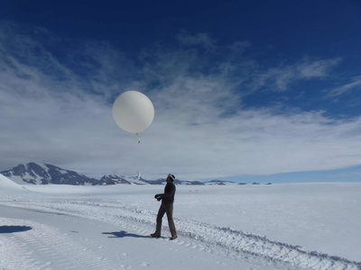 Lancement d'un ballon-sonde.