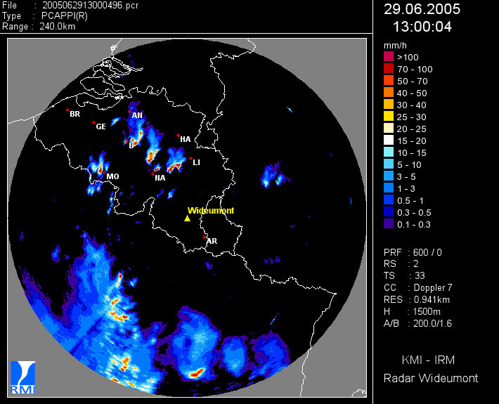 De radarbeelden van 29 juni 2005 tonen verschillende geclusterde onweders.
